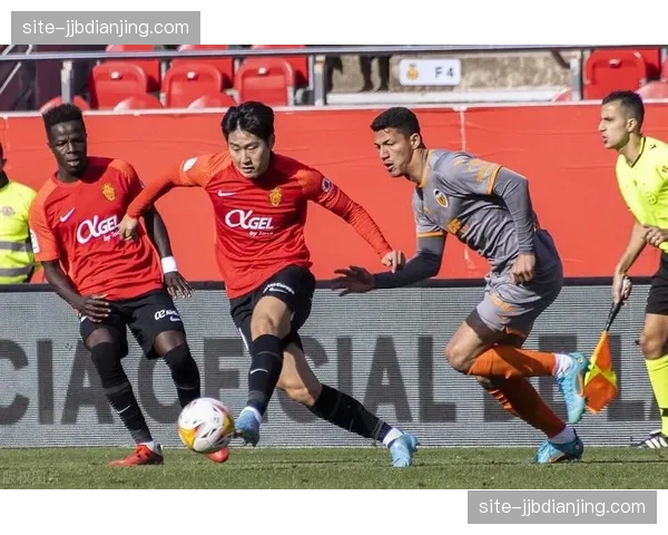 西班牙人控球推进体系解析，冈萨雷斯边路渗透结合中场调度